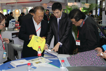 ���Է���HT-SE